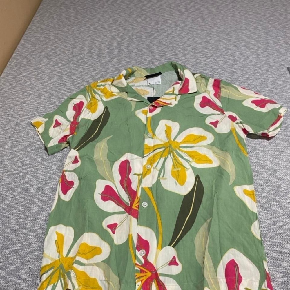 Original Use multicoloured floral button up shirt short sleeve Size M. SKU-A561